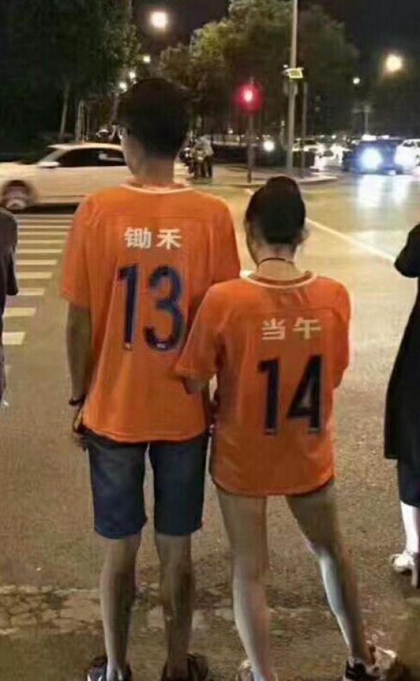 幽默:你见过最奇葩的情侣装是什么