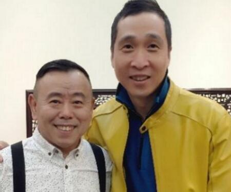 这个人就是韩兆.曾经是个才子,如今变成了大导演.