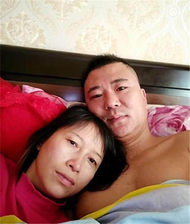 23岁小伙娶41岁二婚妇女,妻子婚后太黏人,小伙心烦且后悔