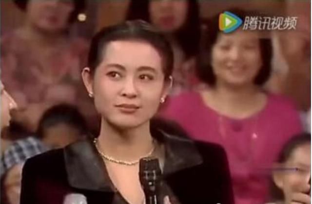 图中是倪萍年轻时的模样,绝对是大美女一枚,能代表东方美女.