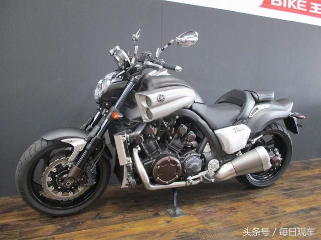 实拍雅马哈重型摩托车vmax1700!