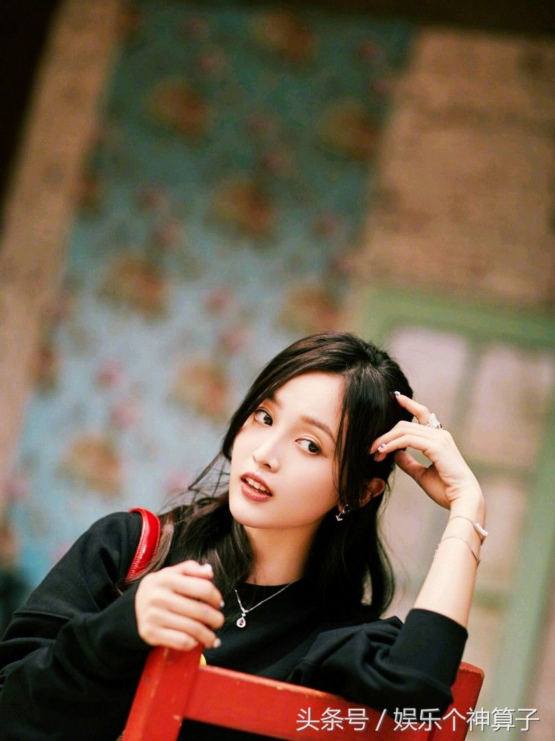 火箭少女吴宣仪越来越时尚了,绝对大长腿美女-北京时间