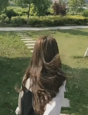 搞笑gif图:听说都喜欢皮裤女孩,不知道这妹子大家喜欢