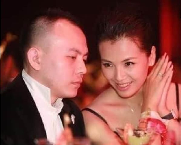 王珂把刘涛当"赚钱工具"?再次欠巨额债务抛给刘涛!