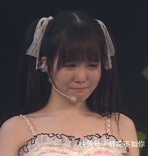 姑娘哭的好委屈,谁这么狠心惹你生气了?