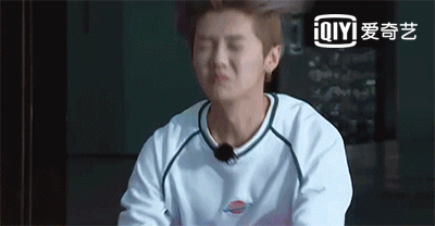 同样是吃面,鹿晗被风吹出表情包,陈赫姿势太妖娆,笑翻