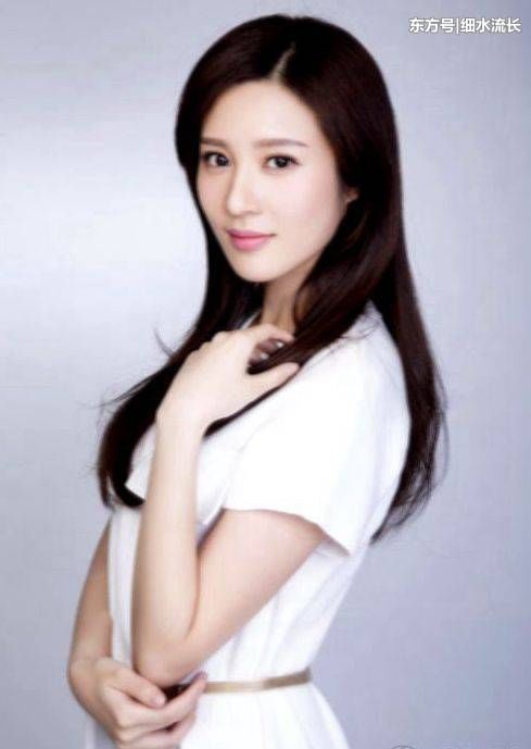 90后玉女邬靖靖曝光一组写真,知性成熟大方稳重清纯