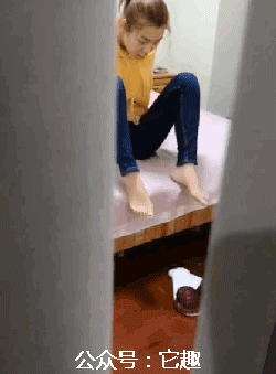 搞笑gif图:看那沧桑的眼神,感觉身体被掏空!