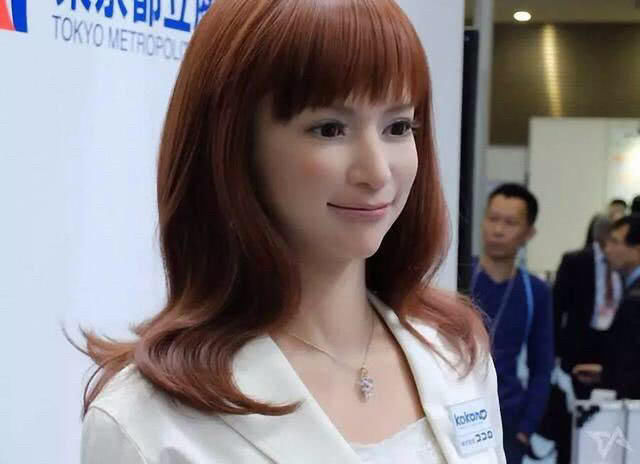 中国美女机器人两周岁了,实用性大吗?网友:想给老公买