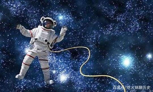 18位宇航员永远漂浮在太空,他已经飞过冥王星,即将远离太阳系