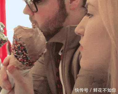 爆笑gif动图:老爷子,你这样会挨打的