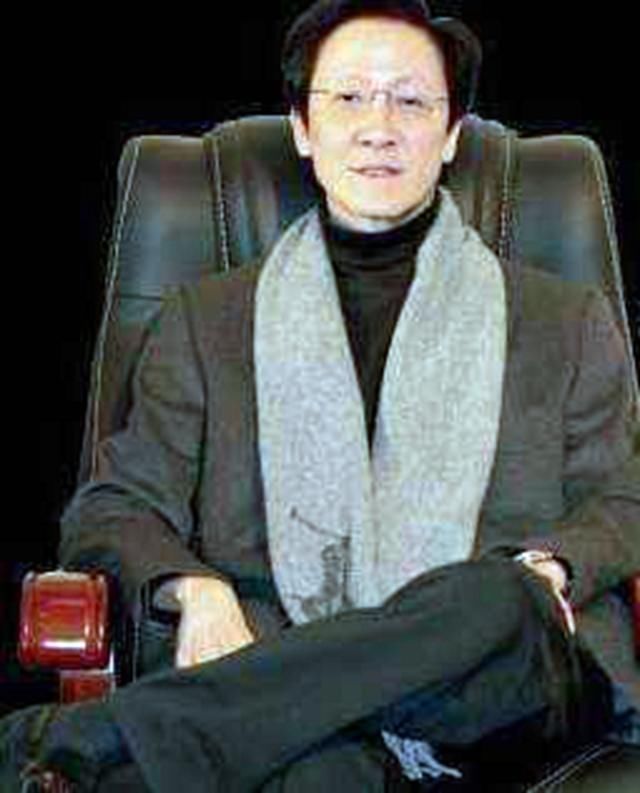 向氏家族震慑香港数十载,唯独向华胜葬礼无人问津,到底为何?