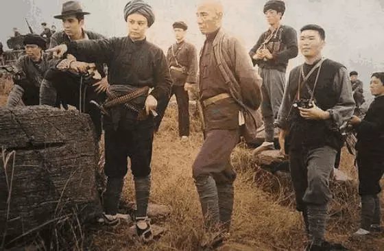 以前土匪真实生活啥样,真的是吃肉喝酒分钱吗,答案令人惊讶