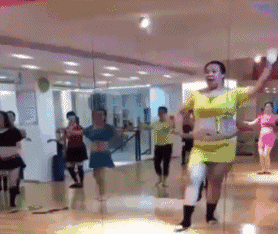 搞笑gif:这小伙子不错,把你对象吹了跟他好吧