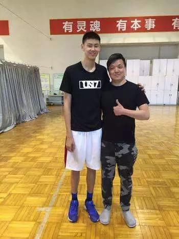 男篮主帅李楠的儿子入选国家队,未来无可限量