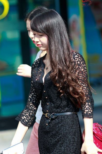 重庆美女街拍:高温下一大波美女来袭