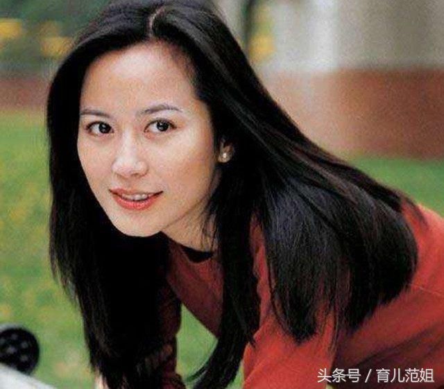 冻龄女神俞飞鸿中长发气质如兰,换上这款发型秒变大妈