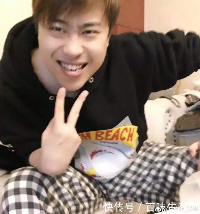 好像电竞圈的都长得不咋地.毕竟,你们深爱的55开卢本伟也长这样↓