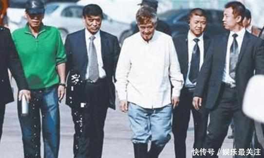 赵本山之所以在东北无人敢惹,就是因为他身边的"四大金刚"