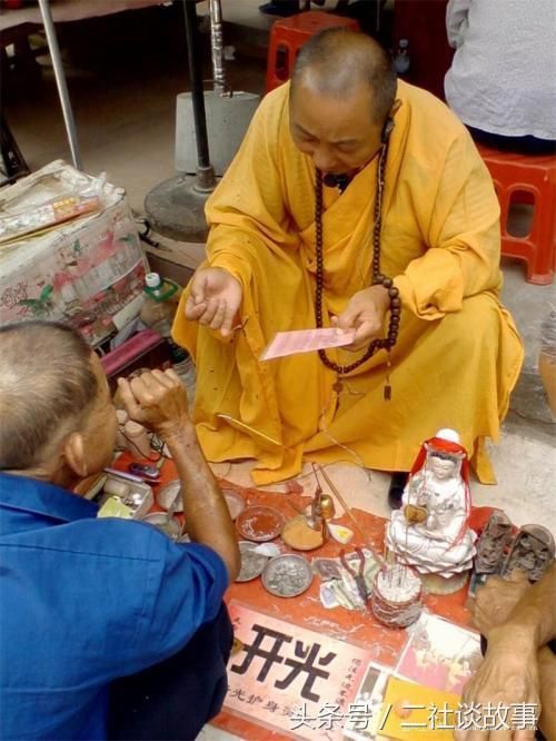 民间故事:和尚下山求佛舍药,男子十元变百元