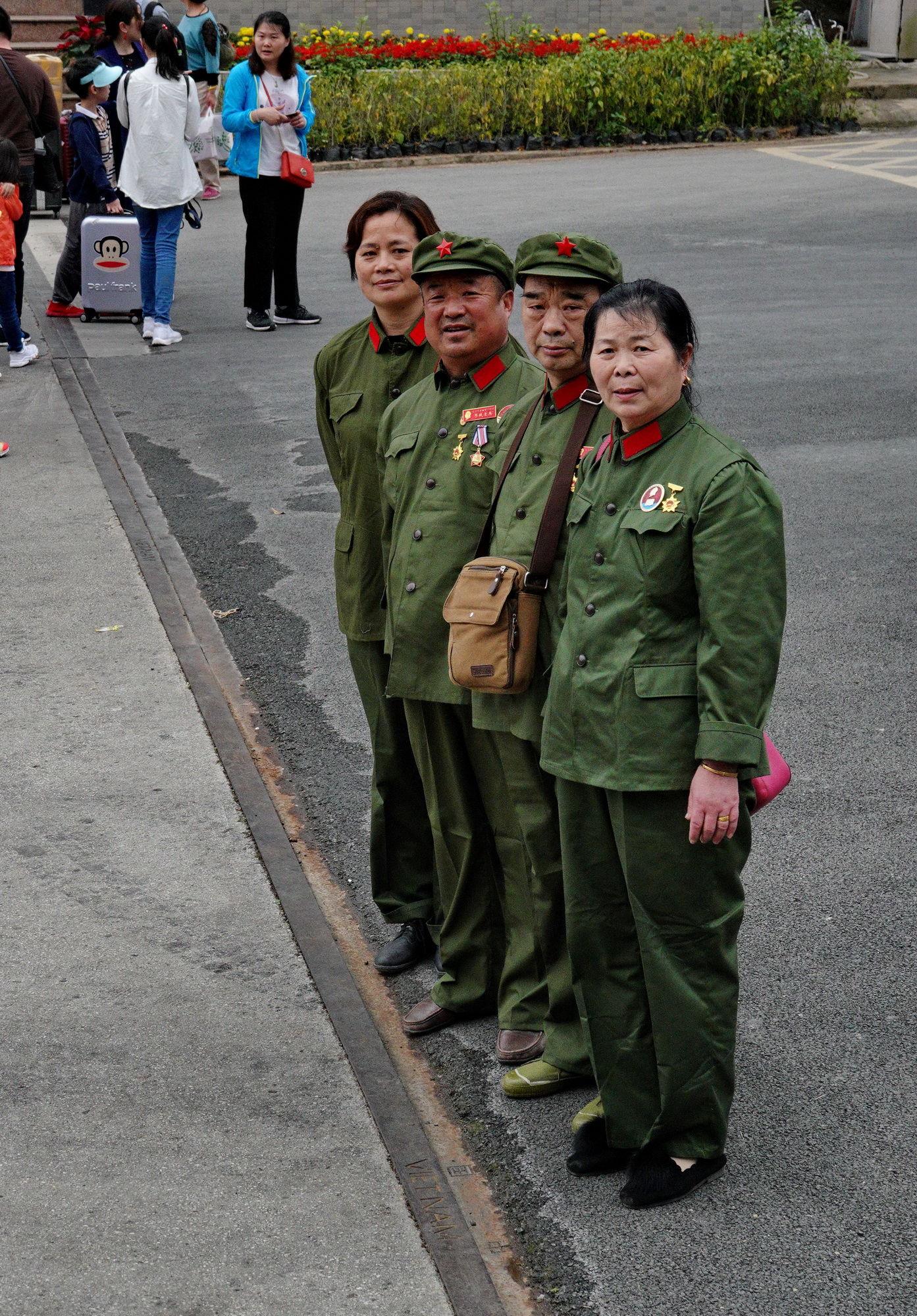 纪念对越自卫反击战40周年图集:参战老兵来到友谊关