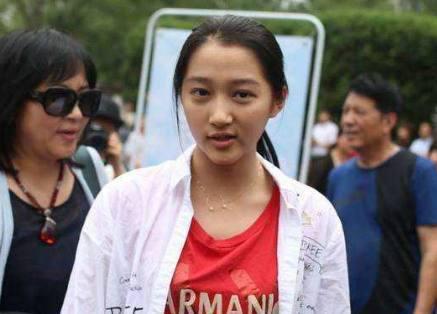 当女星素颜时,我们才能看到她们最真实的一面,这是素颜的关晓彤.