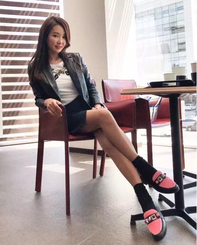 健身励志:50岁的她和女儿的对比,感受一下