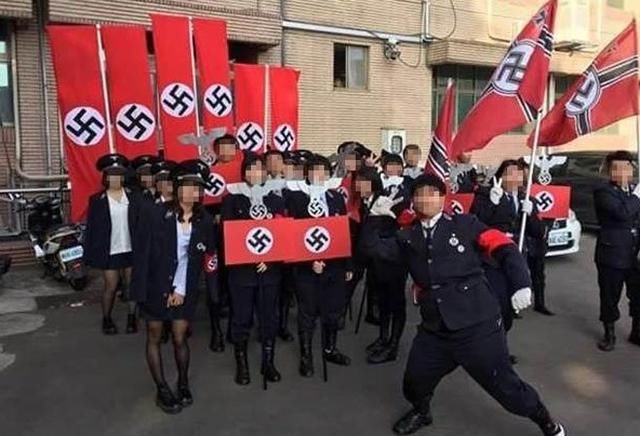 中国人在德国行纳粹礼,真是太愚蠢了