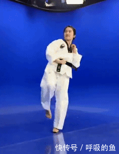 搞笑gif:古有八仙过海,今有一字马过扶梯