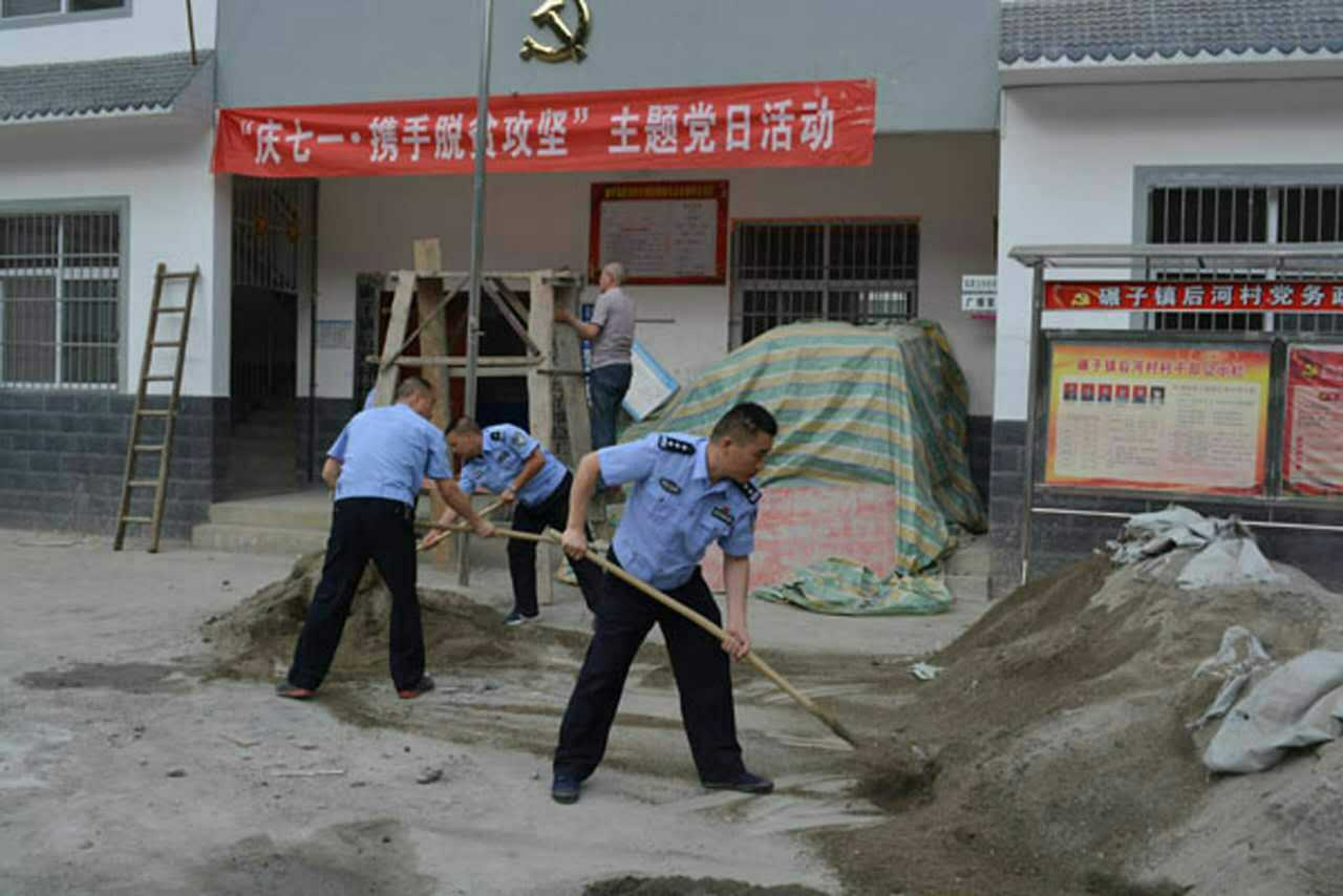 镇巴县碾子镇后河村:如期搬进新家园 贫困户主笑开颜