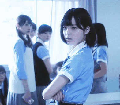 搞笑gif:妹子可能有一双假腿,这高难度姿势我服!