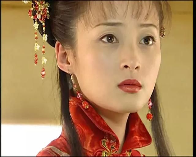 蒋勤勤17岁第一部戏,年纪轻轻美貌就体现出来了,水灵不是白叫的