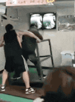 搞笑gif:我已长发及腰,公子为何不来娶我呀