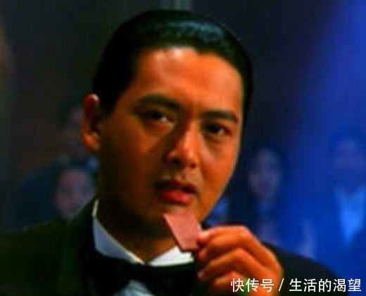 《赌神》中的周润发,出场自带音乐,特别是吃巧克力最为经典
