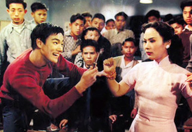 1959年,19岁的李小龙参与了电影《人海孤鸿》之后便去美国留学.