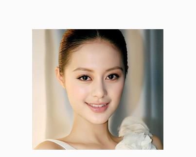 鼻子作为女人的夫宫和财帛宫,因此女人的鼻子圆润十分旺夫,命中贵气