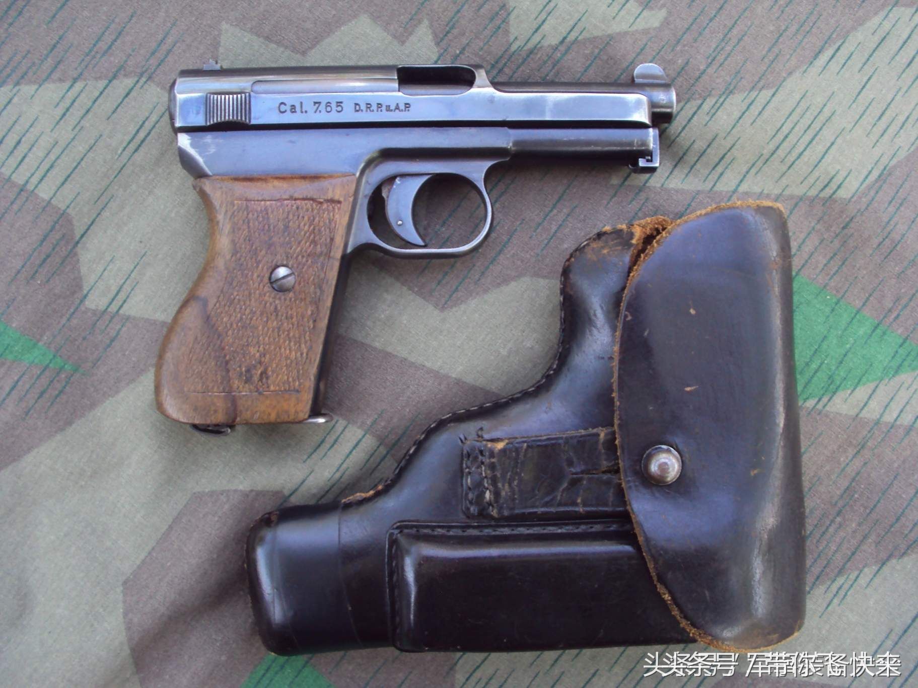 1/ 8 毛瑟m1934式手枪由德国毛瑟兵工厂制造,是毛瑟m1914式手枪的