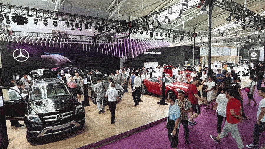 是立足兰州,辐射西北的 车坛盛事 大家经常可以看到在车展上 各个