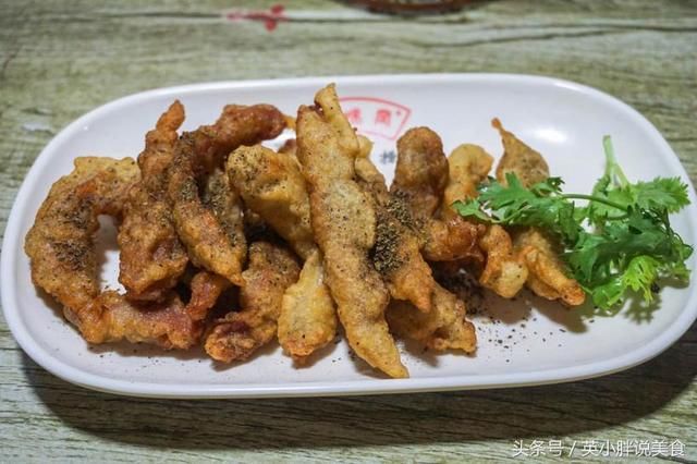 酥肉,烤脑花,凉糕.这家四川小店令吃货流连忘返