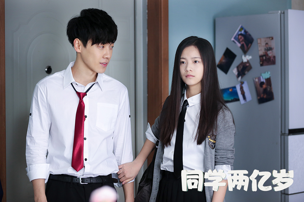 《同学两亿岁》开播吸睛好评不断 "小徐静蕾"变身"钢铁直女"
