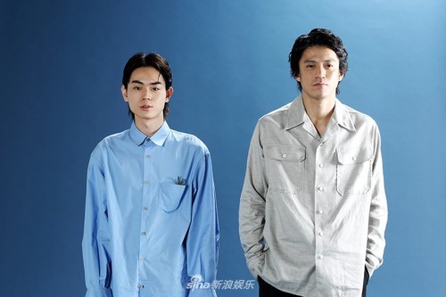 组图:小栗旬菅田将晖携手拍写真 竟然看出cp感?