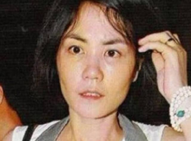 王菲48岁素颜遭吐槽,谢霆锋霸气回应:你48岁能比她美?