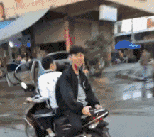 搞笑gif:兄弟好久不见了,你咋变成这狗样儿了
