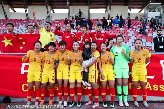 牛!中国足球国家队闯入世界杯 向女足姑娘们点赞