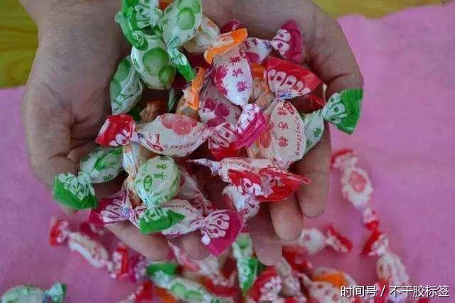 或者一根冰棍 80年代:1分钱是幸福 能买一颗水果糖