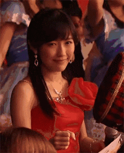 淘气可爱的姑娘,这表情我真的被迷住了!