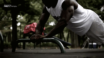 很多人酷爱街头健身,炫酷的太空漫步,吊炸天的人体旗帜,无不