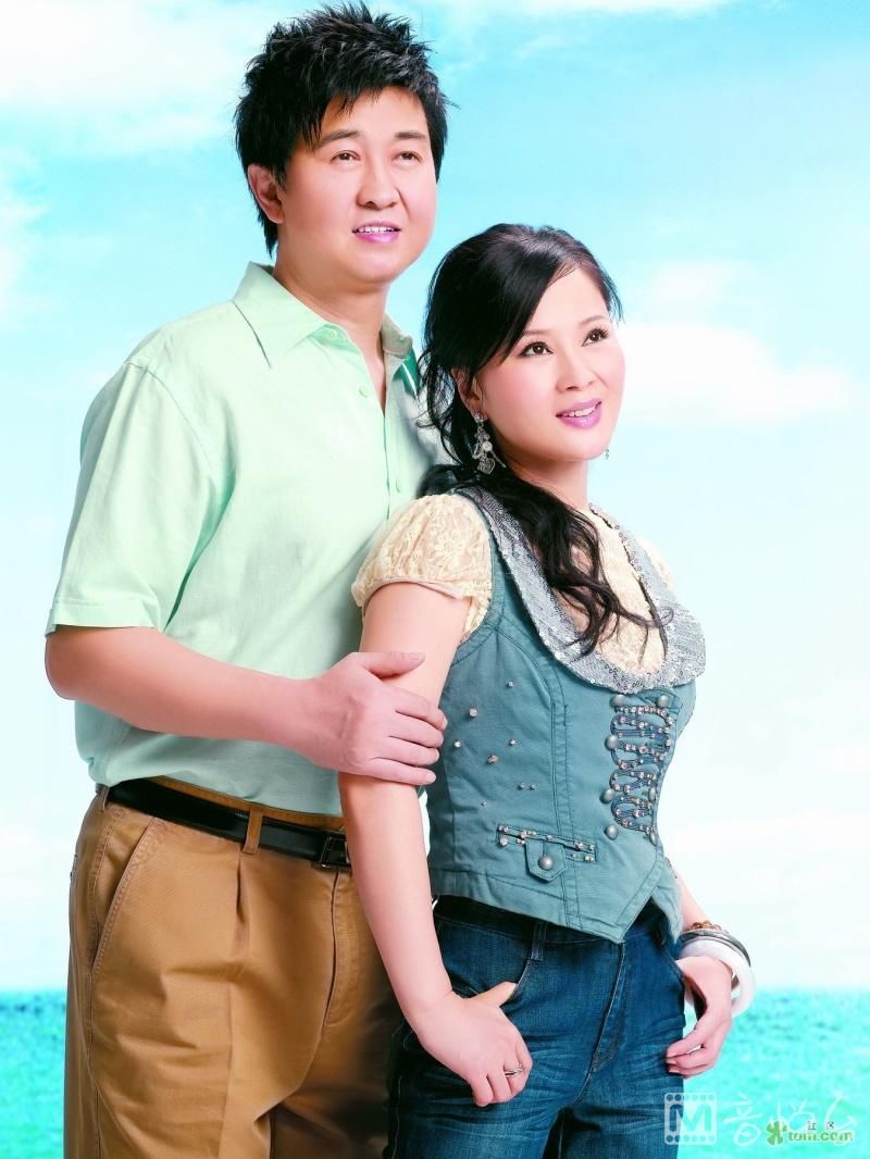 52岁付笛生妻子老到认不出,25岁儿子是总裁,住着亿元四合院!