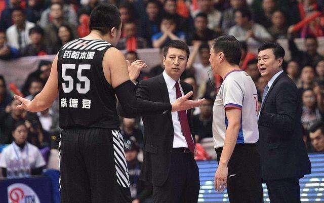 发烧的韩德君最后时刻登场引争议 郭士强真的输不起了