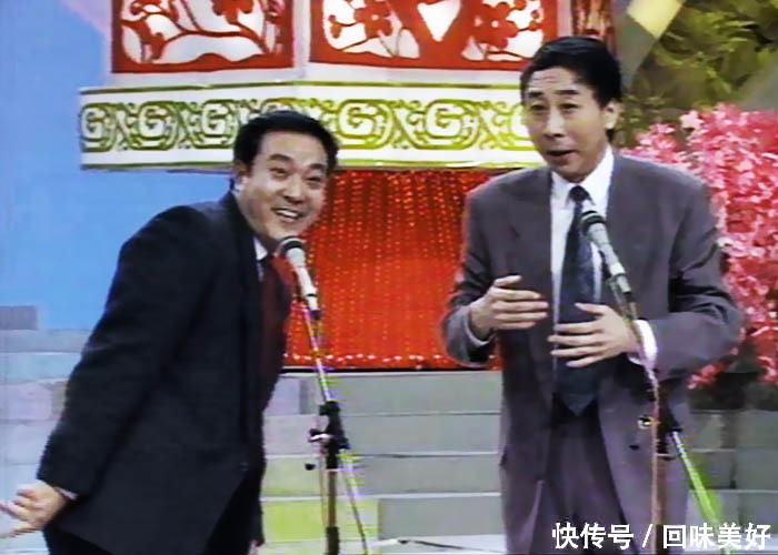 1992年春晚,冯巩和牛群表演相声《办晚会》,讽刺了赞助企业投资办晚会